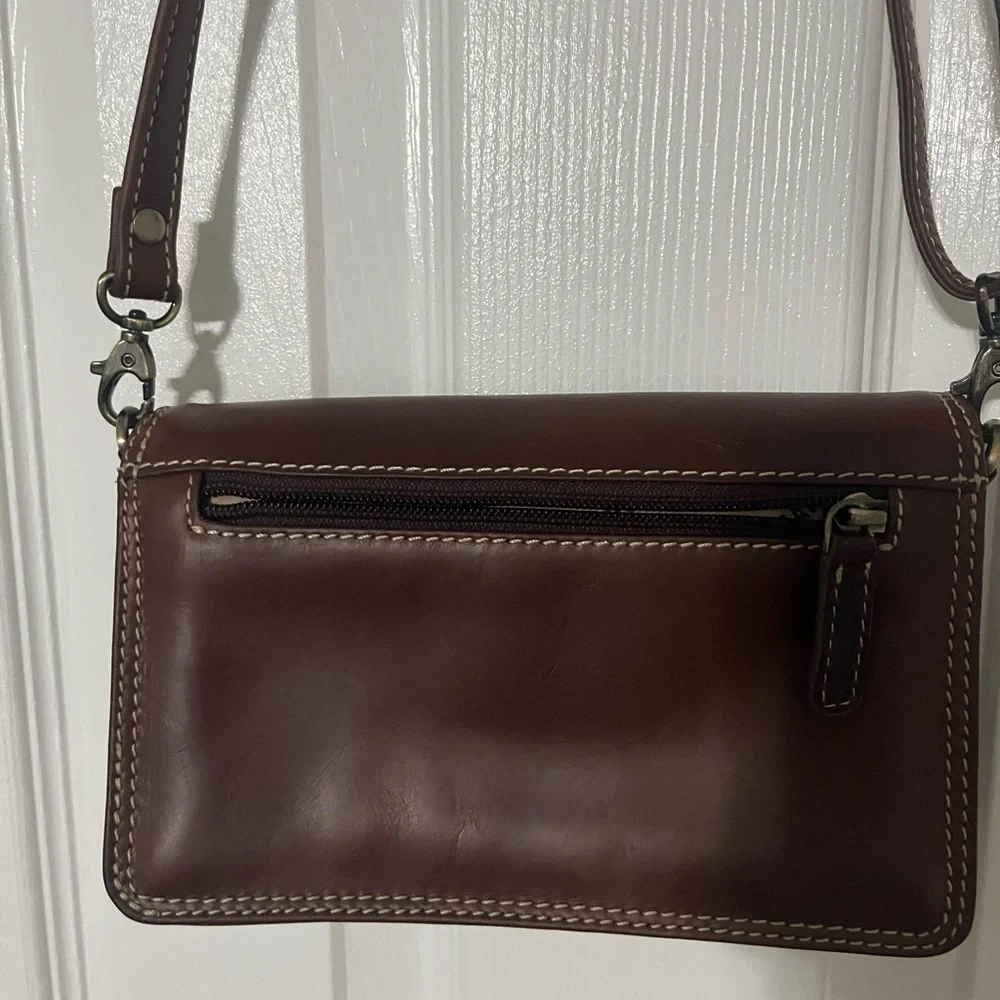 Elegant Rugged Earth Medium Brown Leather Crossbody Bag Adjustable Strap
